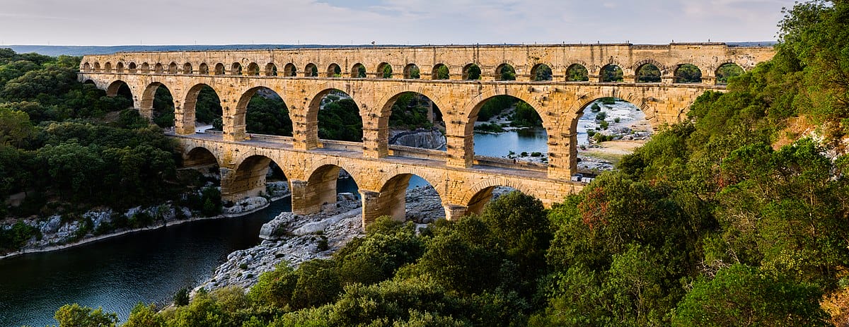 Pont du Gard aqueduct bridge