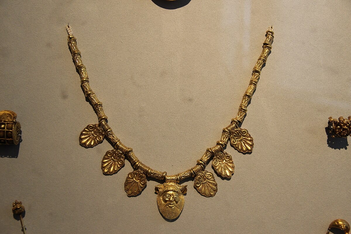 Gold Etruscan necklace with filigree work